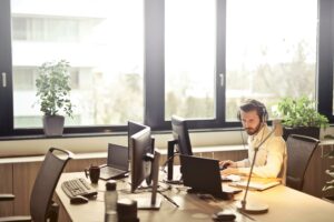 Office worker on the telephone